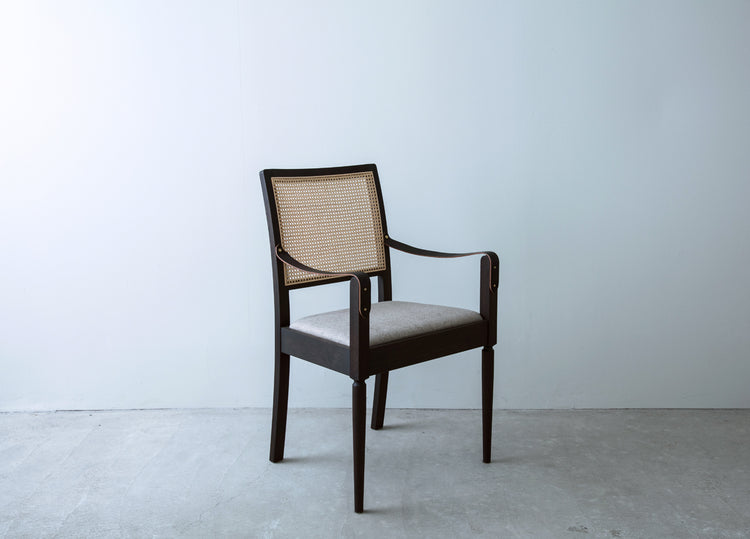 Tou arm chair