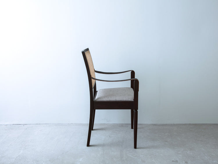 Tou arm chair