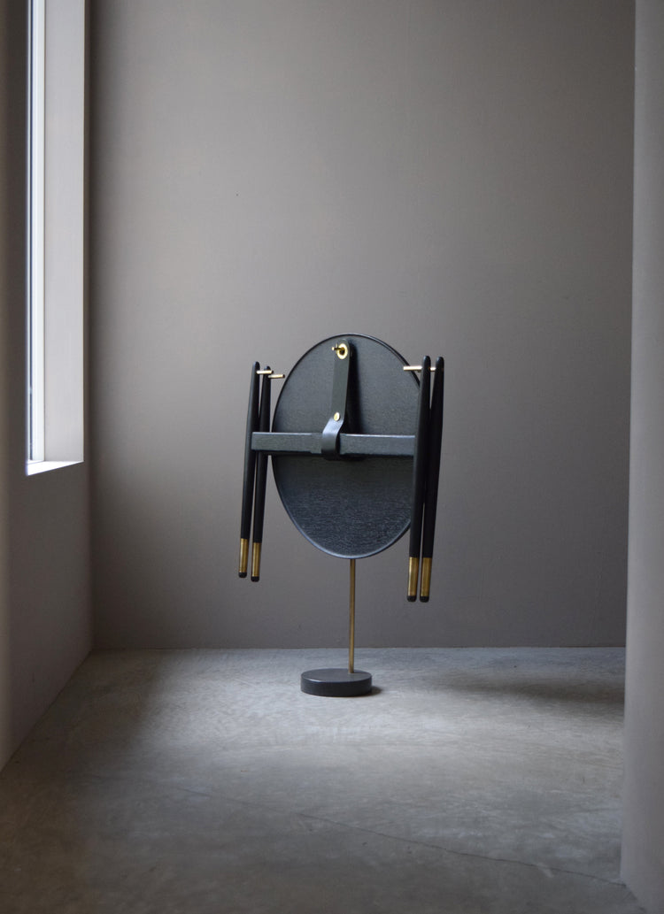 Tapestry stand